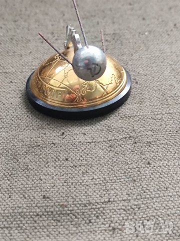 Продавам Сувенир спутник "Мир" 1957г СССР