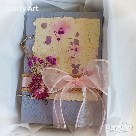 Ръчно изработен албум от рециклирана хартия в лилаво – за 20 снимки (10x15 см), снимка 5 - Декорация за дома - 53823397