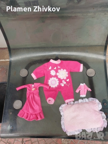 три стари кукли , няколко комплекта дрешки и комплект Мики Маус бейби център, снимка 9 - Колекции - 53496896