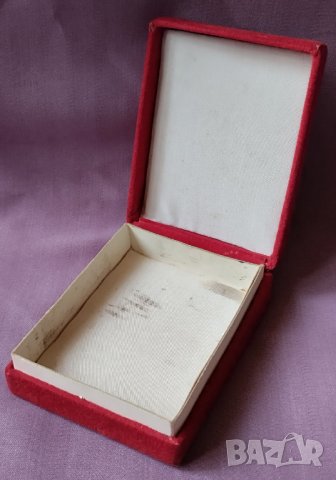 кутия за съхранение на плакет, медал, отличие,орден, снимка 1 - Антикварни и старинни предмети - 42740859