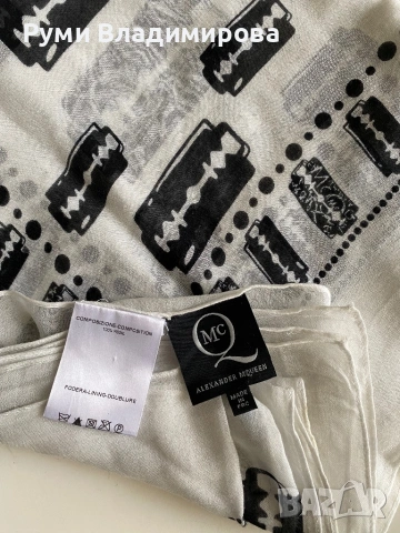 Бял шал Аlexander Mcqueen/ реплика, снимка 11 - Шалове - 53785986