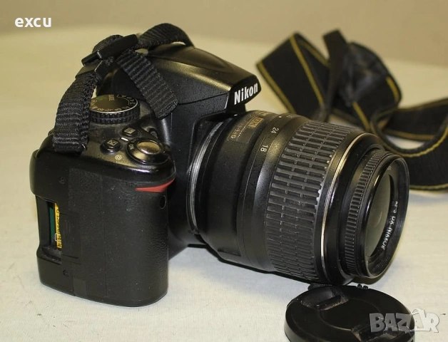 Фотоапарат Nikon D3000 + обектив Nikkor AF-S 18-55 VR, снимка 2 - Фотоапарати - 53736368