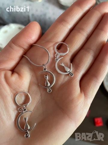 Колие и обеци с висулки във формата на котка върху полумесец, снимка 2 - Бижутерийни комплекти - 53137261