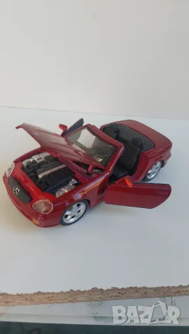 Mercedes Benz slk 1/24 maisto, снимка 3 - Колекции - 56057900