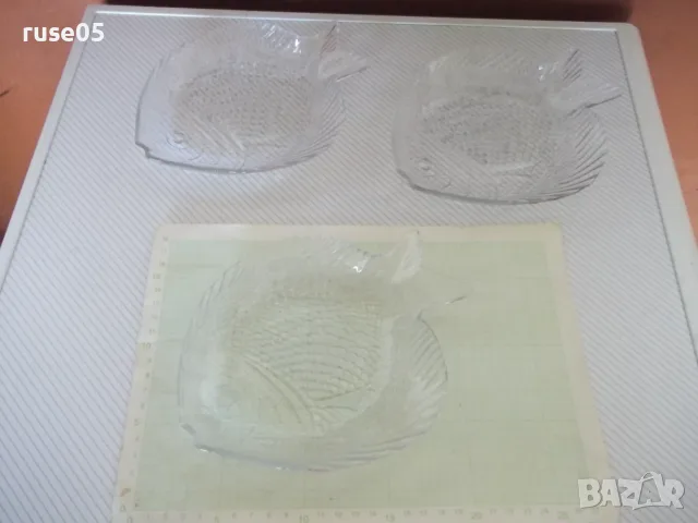Лот от 3 бр. стъклени чинии във формата на риба