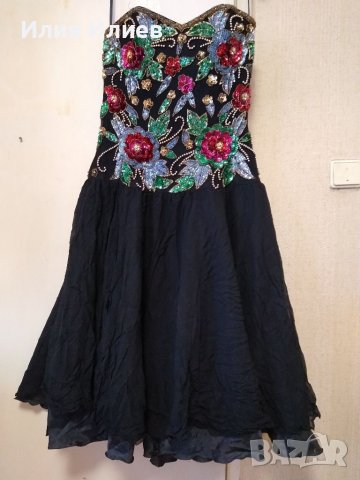Официална черна рокля с декорация от пайети , снимка 1