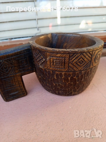 красива ръчно резбована чаша с дръжка