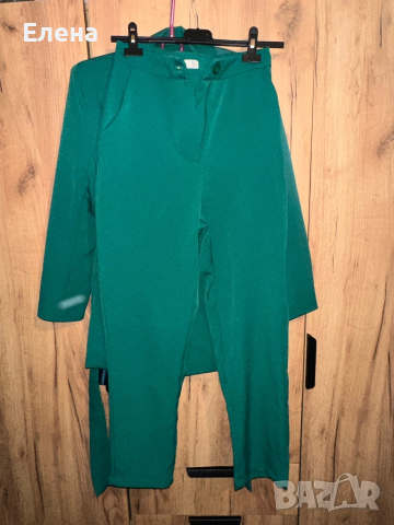 Дамски зелен костюм, снимка 2 - Костюми - 44728478