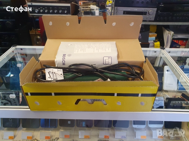 Вибрационен делташлайф BOSCH PDA 10-92 с кутия е резервни приставки. В отлично техническо и визуално, снимка 2 - Други инструменти - 51973123