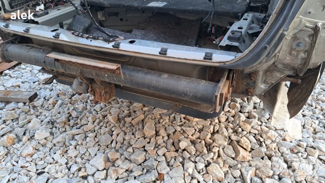 заден теглич 211 липсва куката и модула, снимка 2 - Части - 42562803