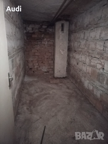 Под нем склад мазе подходящо  за, съхранение на багаж, лични вещи, снимка 3 - Складове - 52906259