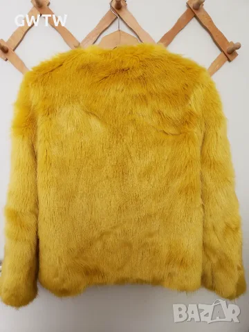 Bershka пухкаво жълто яке, снимка 2 - Якета - 56400391