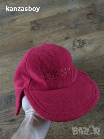 DKNY - страхотна поларена шапка КАТО НОВА, снимка 5 - Шапки - 38843844