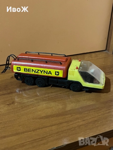 Стара полска играчка камионче