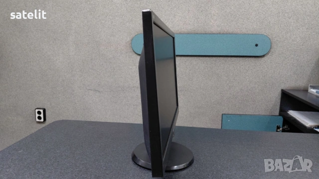 Продавам компютърни кутии и два монитора в много добро състояние   , снимка 11 - Монитори - 53193170