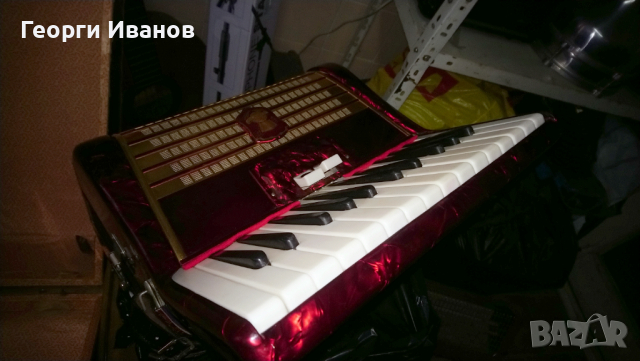 Продавам Акордеон Велтмайстер 32 баса с куфар, снимка 4 - Акордеони - 36453261