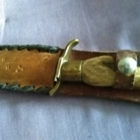 Ловен нож от соца калъф естествена кожа метален гард ръчно правен от майстор с инициали нов , снимка 10 - Ножове - 36422656