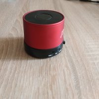 Червена преносима Bluetooth тонколона