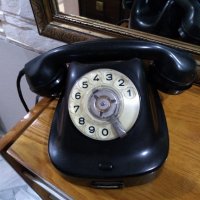 Ретро телефон бакелитов, снимка 1 - Антикварни и старинни предмети - 34854866