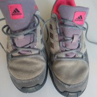 Обувки маратонки Адидас, снимка 2 - Детски маратонки - 38692541