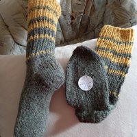 Ръчно плетени дамски чорапи от вълна размер 39, снимка 2 - Дамски чорапи - 39704453