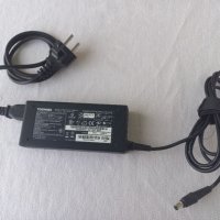 	Оригинално зарядно за лаптоп Toshiba 15V 6А, снимка 1 - Кабели и адаптери - 41019983