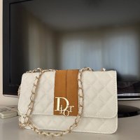 Стилна бяла чанта Dior, снимка 2 - Чанти - 44490380