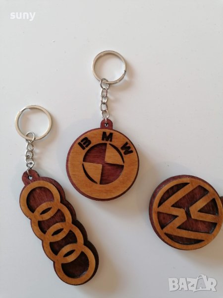 Дървен ключодържател двустранен с емблема, снимка 1