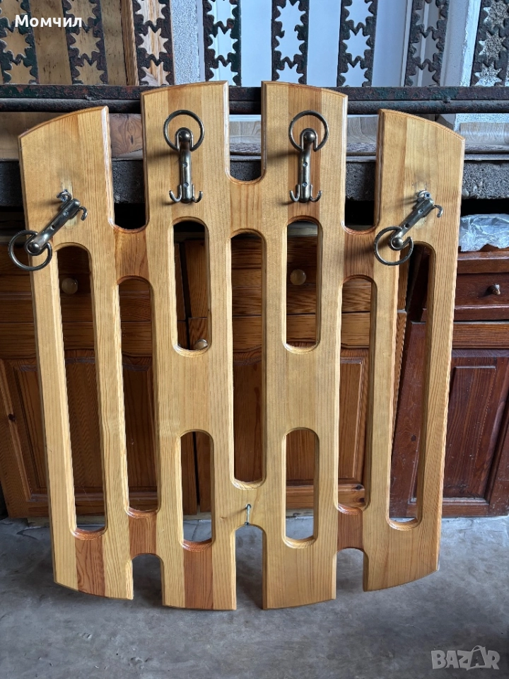 Продавам дървена закачалка, снимка 1