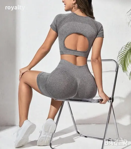 Дамски фитнес спортен екип в сиво, снимка 1