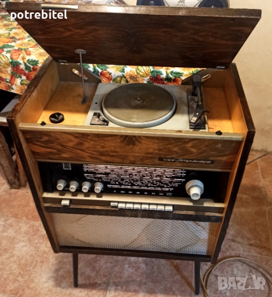 VEF Rapsodija радиограмофон Лампов + 30 плочи за 75 €вро, снимка 1