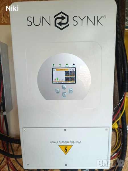 Продавам работещ Соларен Хибриден Инвертор SunSynk 5.5Kw в гаранция, снимка 1