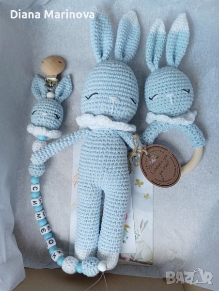 Детска играчка ръчна изработка, плетено зайче, дрънкалка и клипс за биберон, подарък за бебе, снимка 1