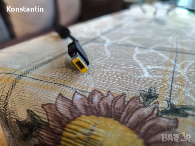 Продавам зарядно за лаптоп Lenovo, снимка 2 - Кабели и адаптери - 53088328