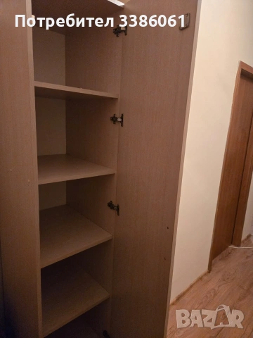 Заключващ се шкаф с огледало и много рафтове, снимка 2 - Шкафове - 53460170