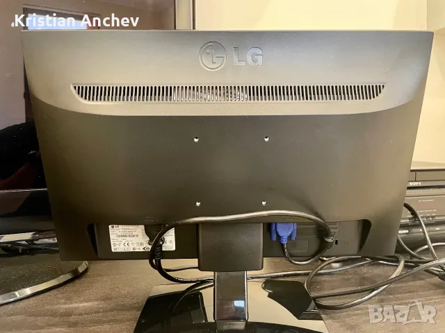 Монитор LG Flatron E1941S-BN – 18.5”, снимка 3 - Монитори - 56104210
