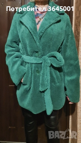 Зелено,модерно, топло и меко зимно палто,олекотено . Размер S/M / НОВО / Продава се и чантата/Нова/, снимка 3 - Палта, манта - 52630817