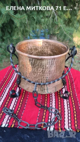 Голямо медно котле с крака от ковано желязо и верига за закачане, снимка 2 - Антикварни и старинни предмети - 51001080
