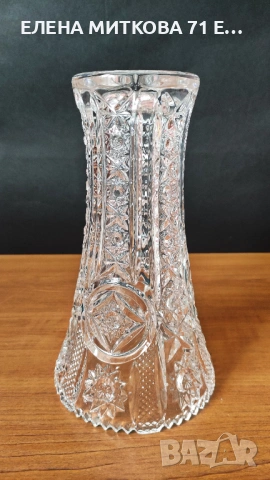 Кристална ваза с богат релеф, снимка 4 - Вази - 53774103