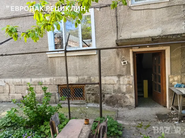 Собственик отдава необзаведен етаж от къща 100кв + 250кв двор до пацони