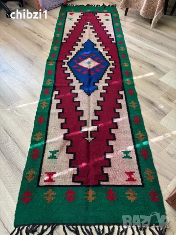 Автентични ръчно тъкани чипровски пътеки