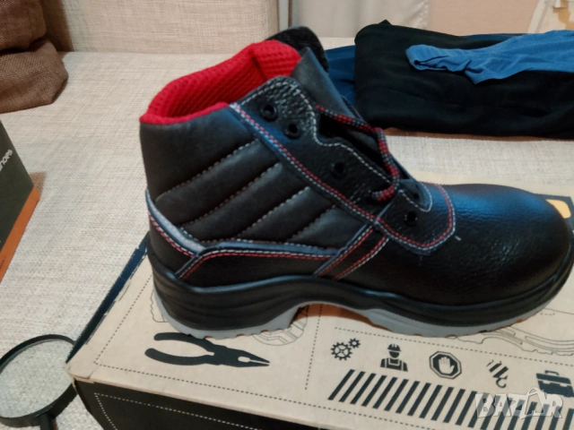 продавам нови мъжки и дамски зимни обувки, снимка 4 - Други - 53641316