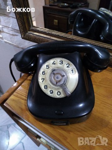 Ретро телефон бакелитов, снимка 1 - Антикварни и старинни предмети - 34854866