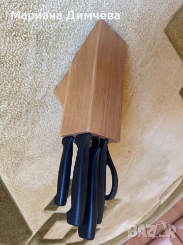ЧИСТО НОВ комплект кухненски ножове с дървена поставка , снимка 5 - Прибори за хранене, готвене и сервиране - 53672931