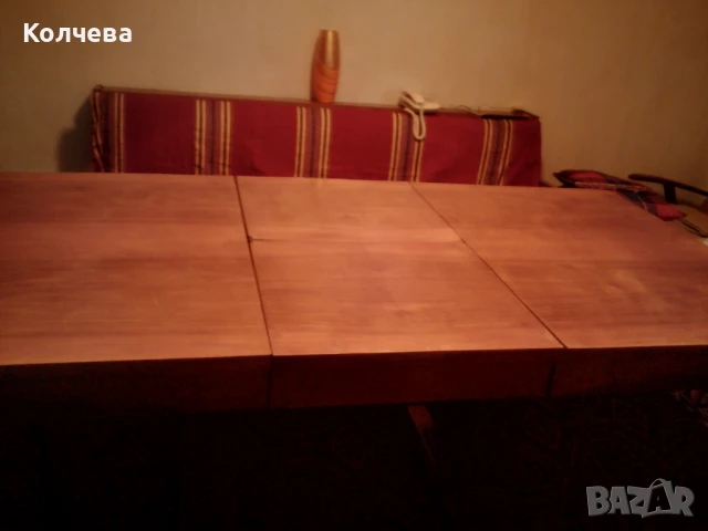 продавам стар модел дървена, разтегателна маса
