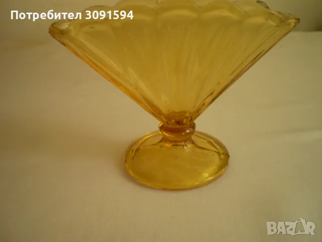 Ваза салфетник красива и трудна за намиране форма  цвят карамел, снимка 2 - Антикварни и старинни предмети - 50078456