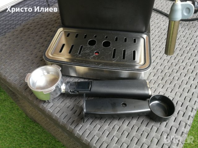 Еспресо Кафемашина Ufesa с ръкохватка, снимка 5 - Кафемашини - 42353130