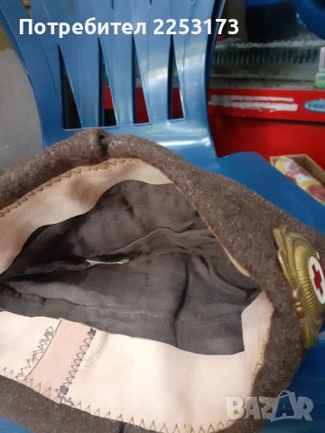 Зимна бойна шапка на военен лекар и кожух за манерка, снимка 4 - Колекции - 39636810