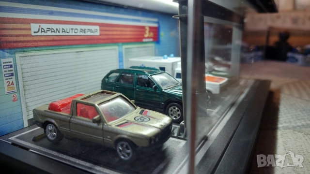 Гараж диорама за 5 коли в мащаб 1-64 , снимка 8 - Колекции - 52261233