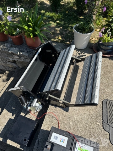 Електрическа Двойна Степенка  LiPPERT Project 2000 за MORELO Reisemobile  (Неразличима от нова) , снимка 6 - Къмпинг мебели - 51801559